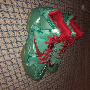 Nike Lebron 11 Low Christmas